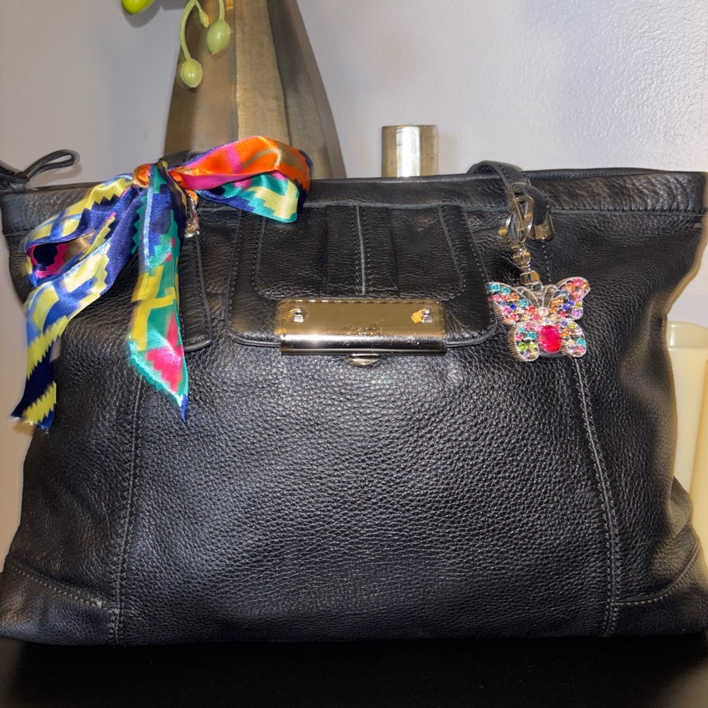 The Sak vintage pebbled black leather shoulder tote bag. Can fit a laptop. - Picture 4 of 11